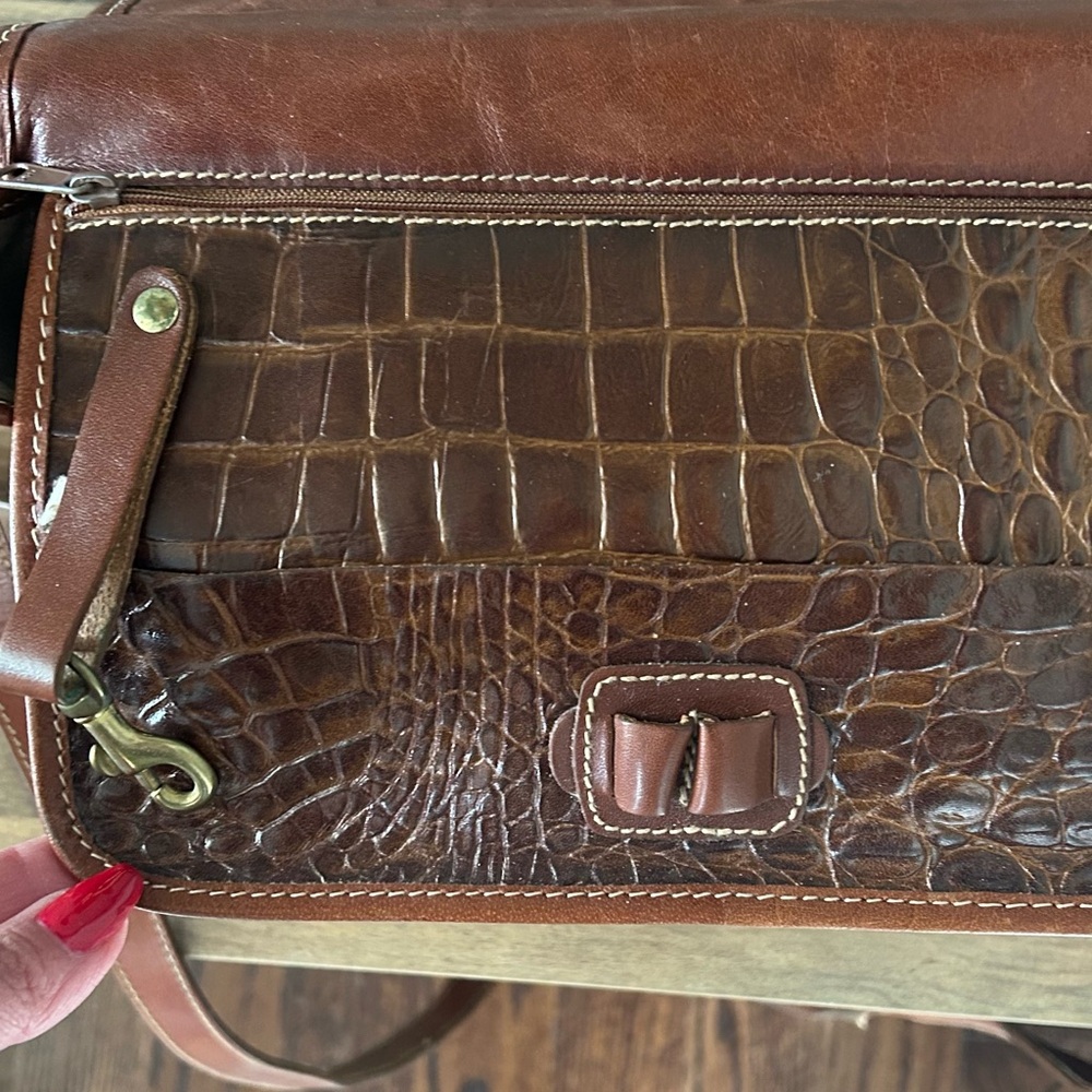 BRAHMIN croc embossed leather crossbody
vintage, heritage, designer, 90s, Y2K - Picture 12 of 16